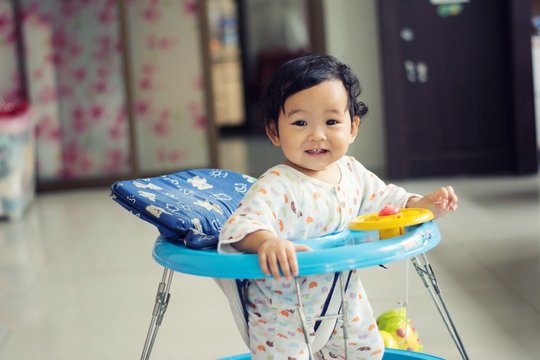 how to choose a baby walker